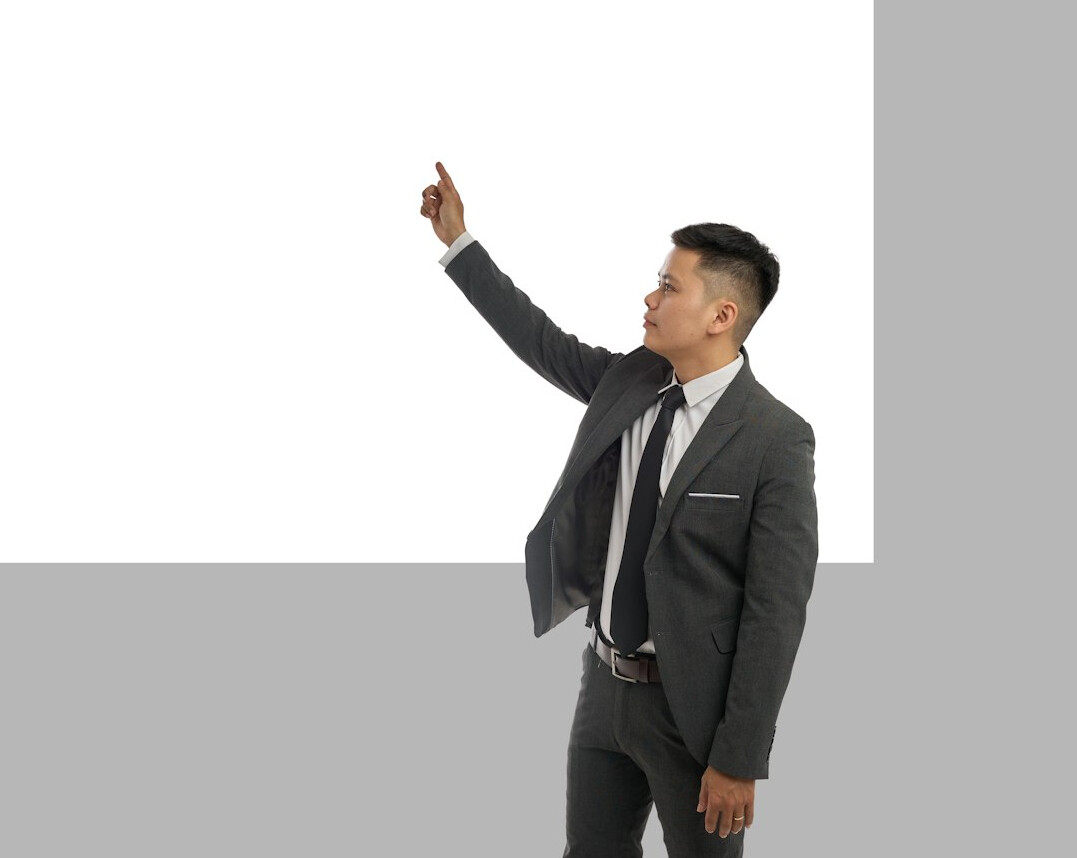 expert business leader presenting